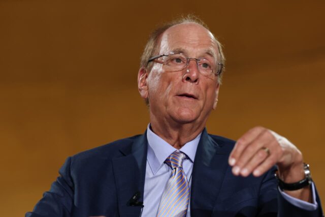 Larry Fink explica por qué no retirará dinero a los inversores privados: “Estas son las reglas, hay que vivir con ellas. »

 | 