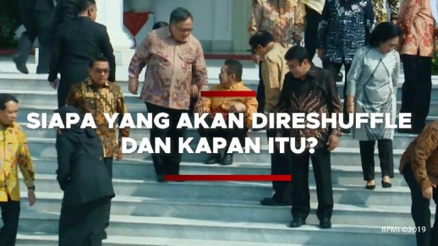 El momento en que Rocky Gerung le dio una palmada en la espalda a Prabowo en el Palacio

 | 