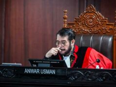 El juez adjunto del Tribunal Constitucional Anwar Usman presta juramento esta semana
| El juez adjunto del Tribunal Constitucional Anwar Usman presta juramento esta semana
|