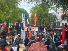 La acción del 1 de mayo de 2026 en Yogyakarta exige “lucha”
| La acción del 1 de mayo de 2026 en Yogyakarta exige “lucha”
|