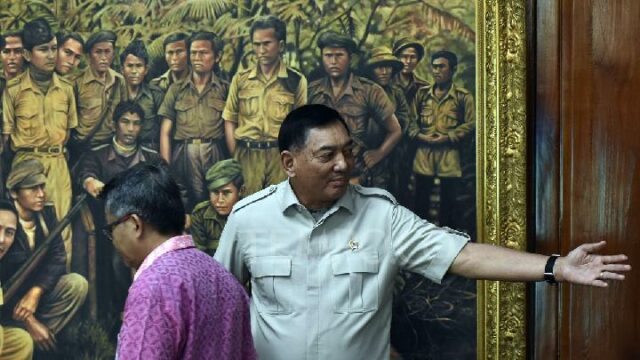 El objetivo del Ministerio de Defensa es invitar a ex comandantes del TNI

 | 