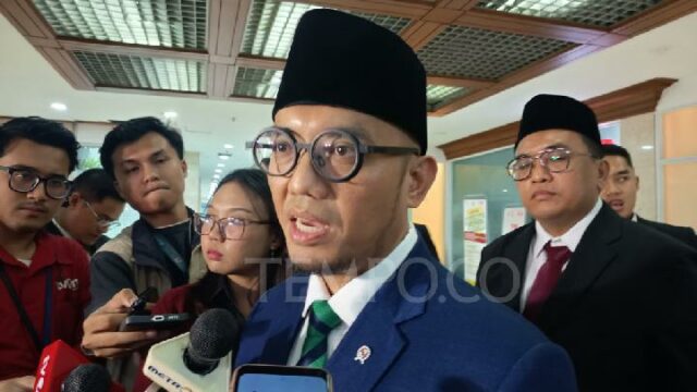 El viceministro del Hajj explica el mecanismo de los billetes de guerra para el Hajj

 | 