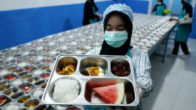 La estudiante Surati Prabowo pide que la cuota de MBG se transfiera a los profesores

 | 