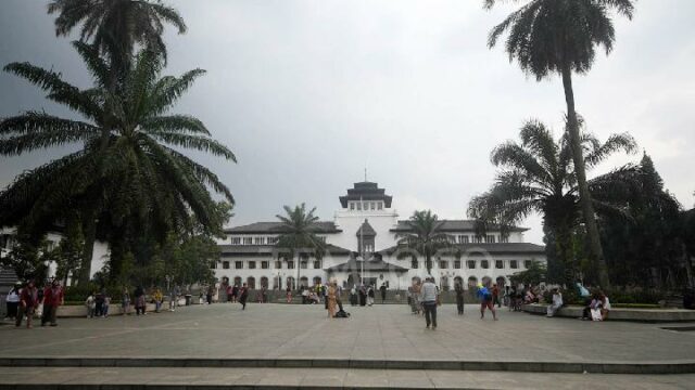 Las medidas de Dedi Mulyadi para unificar Gedung Sate-Gasibu generan críticas

 | 