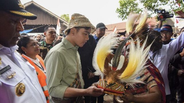 Gibran visita Papúa Central y comprueba la infraestructura aérea

 | 