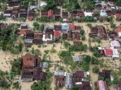 Las inundaciones de Demak sumergen 4 distritos y 4.280 personas afectadas
| Las inundaciones de Demak sumergen 4 distritos y 4.280 personas afectadas
|