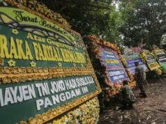 Los cuerpos de tres soldados del TNI llegan mañana al aeropuerto de Soekarno-Hatta
| Los cuerpos de tres soldados del TNI llegan mañana al aeropuerto de Soekarno-Hatta
|