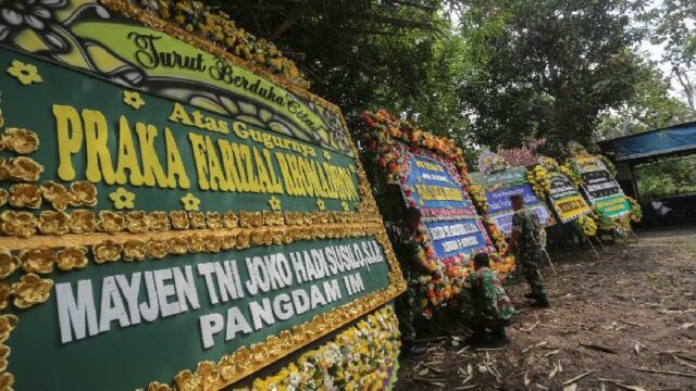 Los cuerpos de tres soldados del TNI llegan mañana al aeropuerto de Soekarno-Hatta

 | 