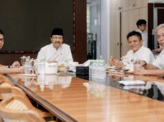 Gus Ipul supervisa la construcción de escuelas populares en OKU Oriental y Sambas
| Gus Ipul supervisa la construcción de escuelas populares en OKU Oriental y Sambas
|