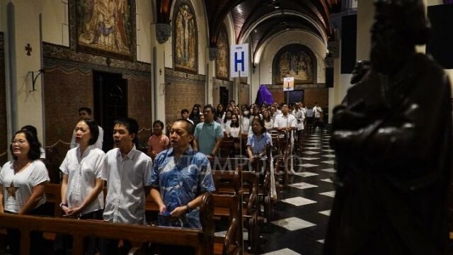 La Iglesia Catedral de Yakarta prepara 5.000 asientos para la La Iglesia Catedral de Yakarta prepara 5.000 asientos para la Pascua
|