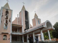 Residentes de Batang Dua celebran la Pascua en una tienda de campaña de emergencia tras el terremoto
| Residentes de Batang Dua celebran la Pascua en una tienda de campaña de emergencia tras el terremoto
|