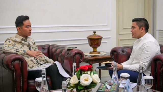 Teddy se encuentra con Gibran en el Palacio del Vicepresidente Teddy se encuentra con Gibran en el Palacio del Vicepresidente
|