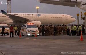 Los cuerpos de los soldados caídos en el Líbano llegan a Soekarno-Hatta
| Los cuerpos de los soldados caídos en el Líbano llegan a Soekarno-Hatta
|
