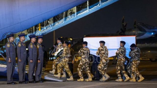 Los cuerpos de tres soldados del TNI liberados en sus respectivas zonas

 | 