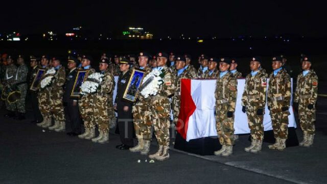 Repatriación de los cadáveres de tres soldados del TNI fallecidos en el Líbano

 | 