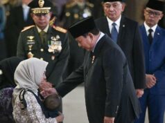 Prabowo condena la cruel acción que dejó muertos a soldados del TNI
| Prabowo condena la cruel acción que dejó muertos a soldados del TNI
|