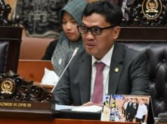 En el RDP sobre el proyecto de ley sobre confiscación de activos, Habiburokhman abordó las críticas sobre la discusión del Código de Procedimiento Penal.
| En el RDP sobre el proyecto de ley sobre confiscación de activos, Habiburokhman abordó las críticas sobre la discusión del Código de Procedimiento Penal.
|