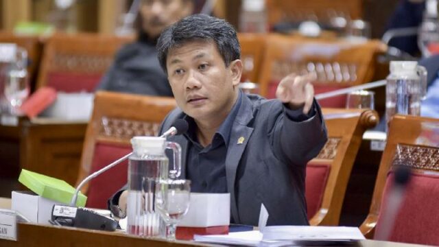 Diputada de la Cámara de Representantes de la República de Diputada de la Cámara de Representantes de la República de Indonesia Bonnie Triyana asegura que proyecto de ley del Sistema Educativo Nacional garantiza la protección y el bienestar de los docentes
|