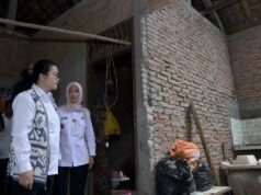 El programa RTLH del gobierno de la ciudad de Semarang repara las casas de los residentes afectados por el tornado
| El programa RTLH del gobierno de la ciudad de Semarang repara las casas de los residentes afectados por el tornado
|