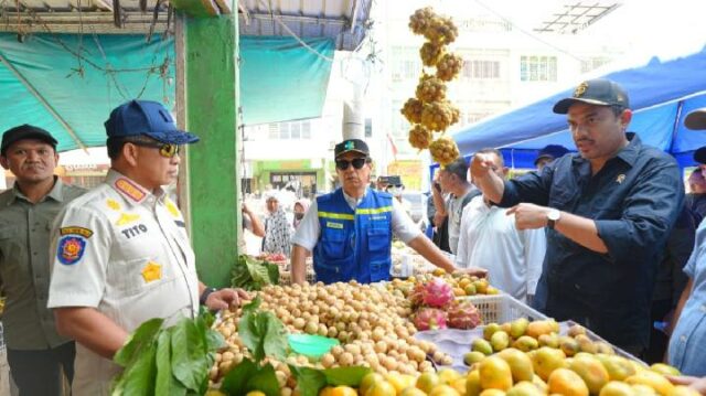 Los mercados populares de Sumatra afectados por las inundaciones funcionan al 93,33 por ciento

 | 