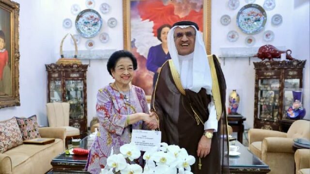 El embajador saudí invita a Megawati a desempeñar un papel en los problemas actuales de Oriente Medio

 | 