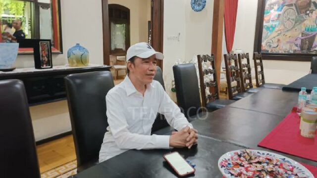 Jokowi niega las acusaciones de haber pagado a Rismon en Jokowi niega las acusaciones de haber pagado a Rismon en un asunto de diplomas
|