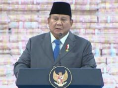 Prabowo habla frente a montones de dinero confiscado por valor de 11,4 billones de rupias
| Prabowo habla frente a montones de dinero confiscado por valor de 11,4 billones de rupias
|