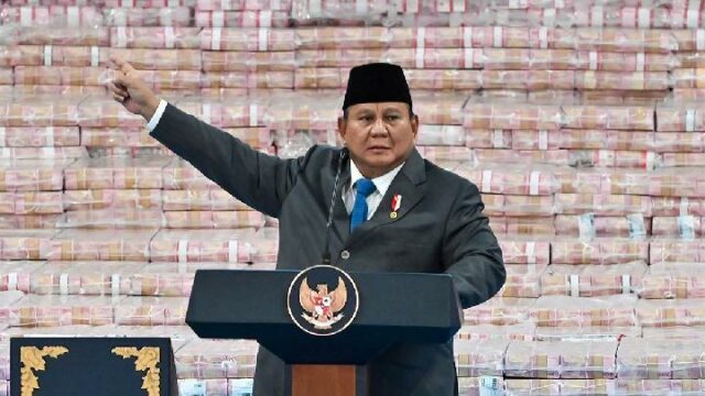 Prabowo: Hay quienes usan el poder para ayudar a robar dinero del Estado

 | 
