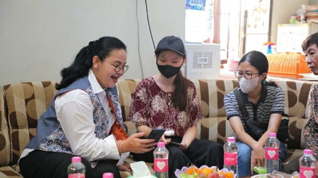 El alcalde de Semarang brinda asistencia a las víctimas del El alcalde de Semarang brinda asistencia a las víctimas del robo de Halmahera
|