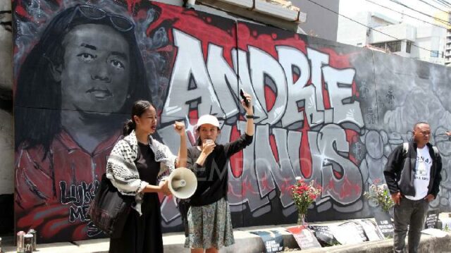 Coalición civil crea mural de Andrie Yunus en la escena del ataque

 | 