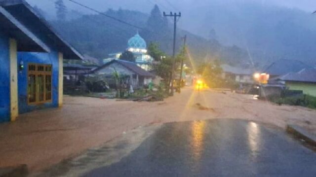 Las inundaciones repentinas amenazan nuevamente a Sumatra, BMKG predice dos rondas de fuertes lluvias en Aceh

 | 
