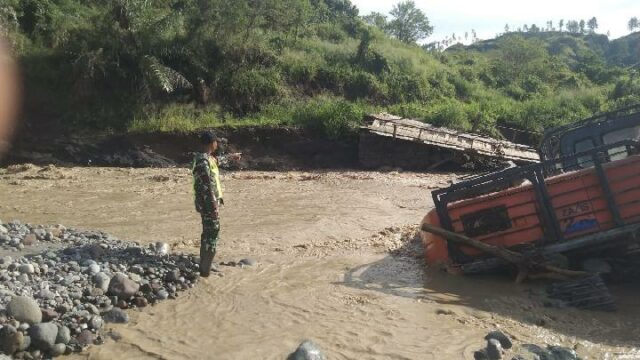 Más inundaciones Carreteras y puentes difíciles en Sumatra, Tito: tenemos que volver a trabajar duro

 | 