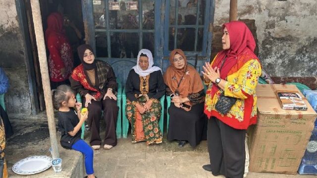 La esposa del alcalde de Cilegon distribuirá directamente las ayudas del servicio social

 | 