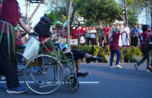 Ciudad inclusiva de Semarang: el Carnaval de Pascua ofrece un escenario para las personas con discapacidad
| Ciudad inclusiva de Semarang: el Carnaval de Pascua ofrece un escenario para las personas con discapacidad
|
