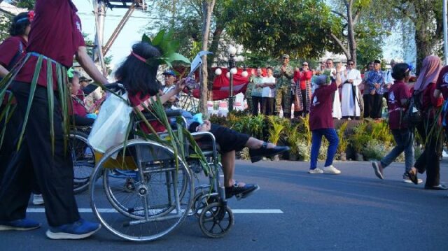 Ciudad inclusiva de Semarang: el Carnaval de Pascua ofrece un escenario para las personas con discapacidad

 | 