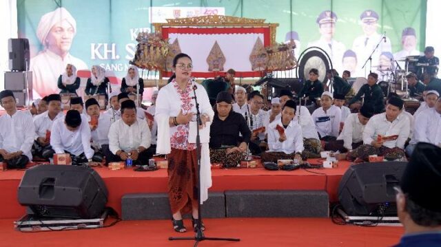 El alcalde de Semarang garantiza la continuación del carnaval cultural de KH Sholeh Darat

 | 