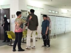 Implementación de UTBK SNBT en UI con estricta supervisión, utilizando detectores de metales.
| Implementación de UTBK SNBT en UI con estricta supervisión, utilizando detectores de metales.
|