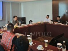 El objetivo de Jusuf Kalla fue invitar a las personalidades de los acuerdos Malino I y II
| El objetivo de Jusuf Kalla fue invitar a las personalidades de los acuerdos Malino I y II
|