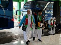 El primer grupo de Hajj de Java Central que ingresó al dormitorio recibió inmediatamente una tarjeta de entrada.
| El primer grupo de Hajj de Java Central que ingresó al dormitorio recibió inmediatamente una tarjeta de entrada.
|