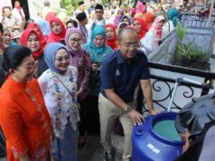 En el Día de Kartini, PAM JAYA y TP PKK distribuyen depósitos de agua gratuitos a las amas de casa
| En el Día de Kartini, PAM JAYA y TP PKK distribuyen depósitos de agua gratuitos a las amas de casa
|