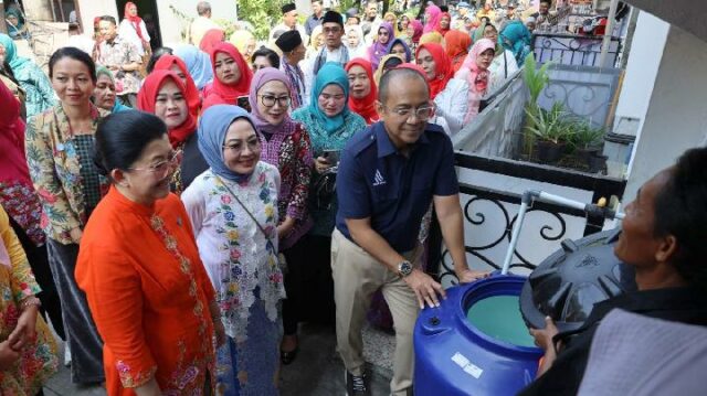 En el Día de Kartini, PAM JAYA y TP PKK distribuyen depósitos de agua gratuitos a las amas de casa

 | 