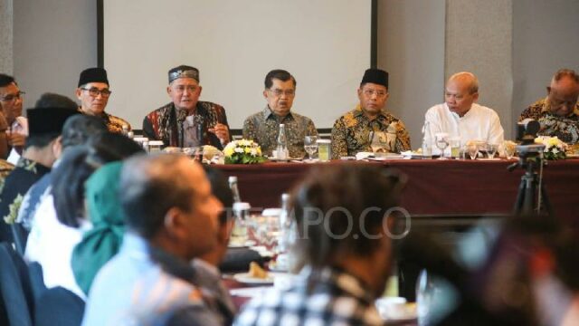Figuras de la Organización de Masas Islámicas se reúnen con Jusuf Kalla por el vídeo de la conferencia de la UMM

 | 