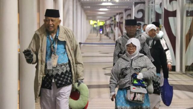 El primer grupo de Medan Hajj abandona Kualanamu

 | 