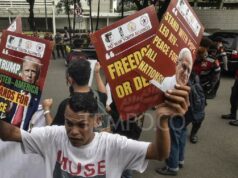 Estudiantes de Yakarta se manifiestan en apoyo del Papa León XIV en la Embajada de Estados Unidos
| Estudiantes de Yakarta se manifiestan en apoyo del Papa León XIV en la Embajada de Estados Unidos
|