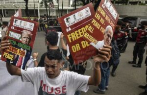Estudiantes de Yakarta se manifiestan en apoyo del Papa León XIV en la Embajada de Estados Unidos
| Estudiantes de Yakarta se manifiestan en apoyo del Papa León XIV en la Embajada de Estados Unidos
|