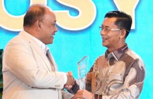 Por su excelente desempeño en el sector salud, el Regente de Satria recibe los premios de gobernanza 2026
| Por su excelente desempeño en el sector salud, el Regente de Satria recibe los premios de gobernanza 2026
|