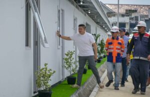 Teddy dice que las viviendas para los residentes a lo largo del ferrocarril Pasar Senen están casi terminadas
| Teddy dice que las viviendas para los residentes a lo largo del ferrocarril Pasar Senen están casi terminadas
|