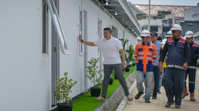 Teddy dice que las viviendas para los residentes a lo largo del ferrocarril Pasar Senen están casi terminadas

 | 
