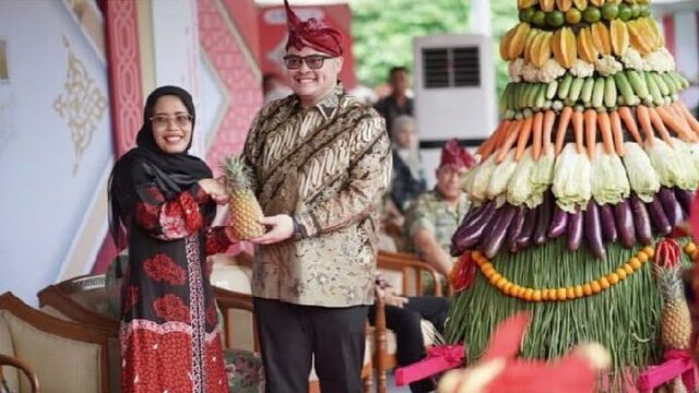 El gobierno de la regencia de Kediri celebra Tasyakuran en su 1222 aniversario

 | 