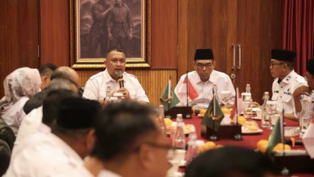 Bogor Regent lidera un movimiento colaborativo para combatir los residuos a nivel de aldea

 | 
